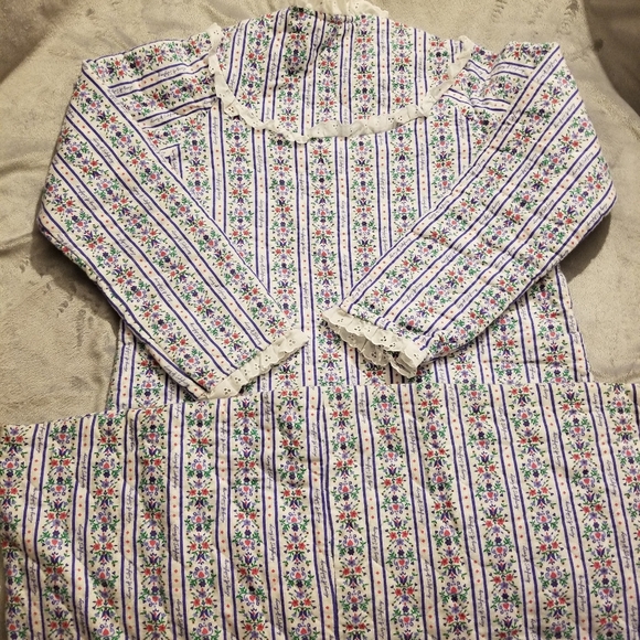 Lanz of Salzburg Tyrolean Flannel 3/4 zip sleeper L/S Nightgown - Picture 6 of 6
